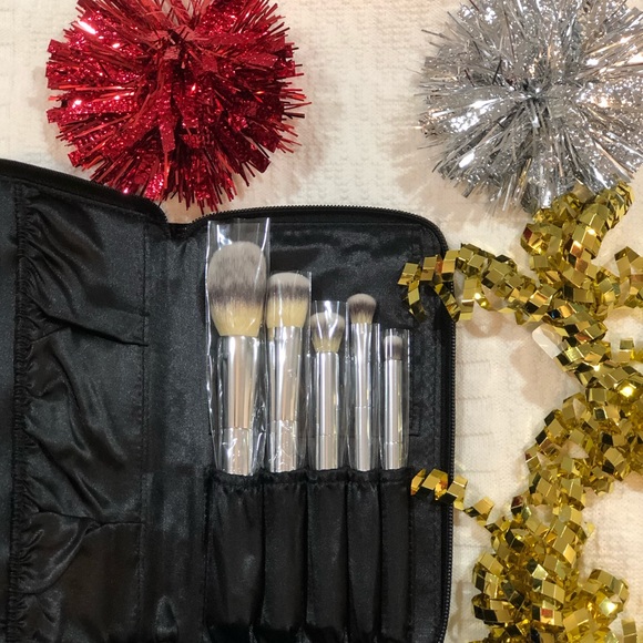 It brushes from Ulta - Picture 6 of 8